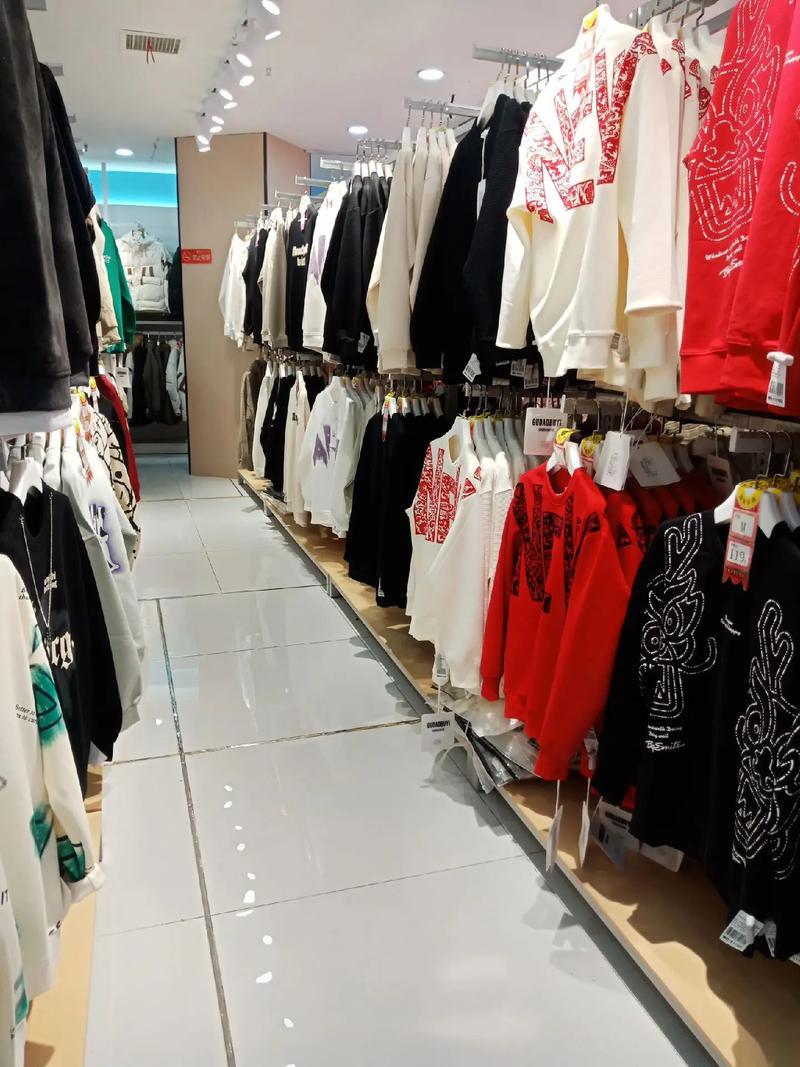 重慶5元尾貨服裝批發市場全攻略 新手進貨寶典與淘貨地圖